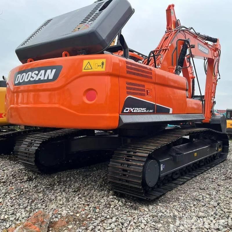 Doosan DX 225 大型油圧ショベル12t以上（パワーショベル・ユンボ）