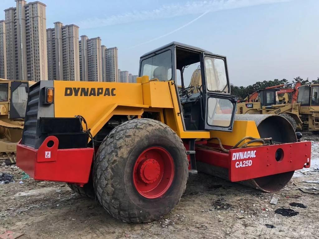 Dynapac CA 25 D 振動ローラ