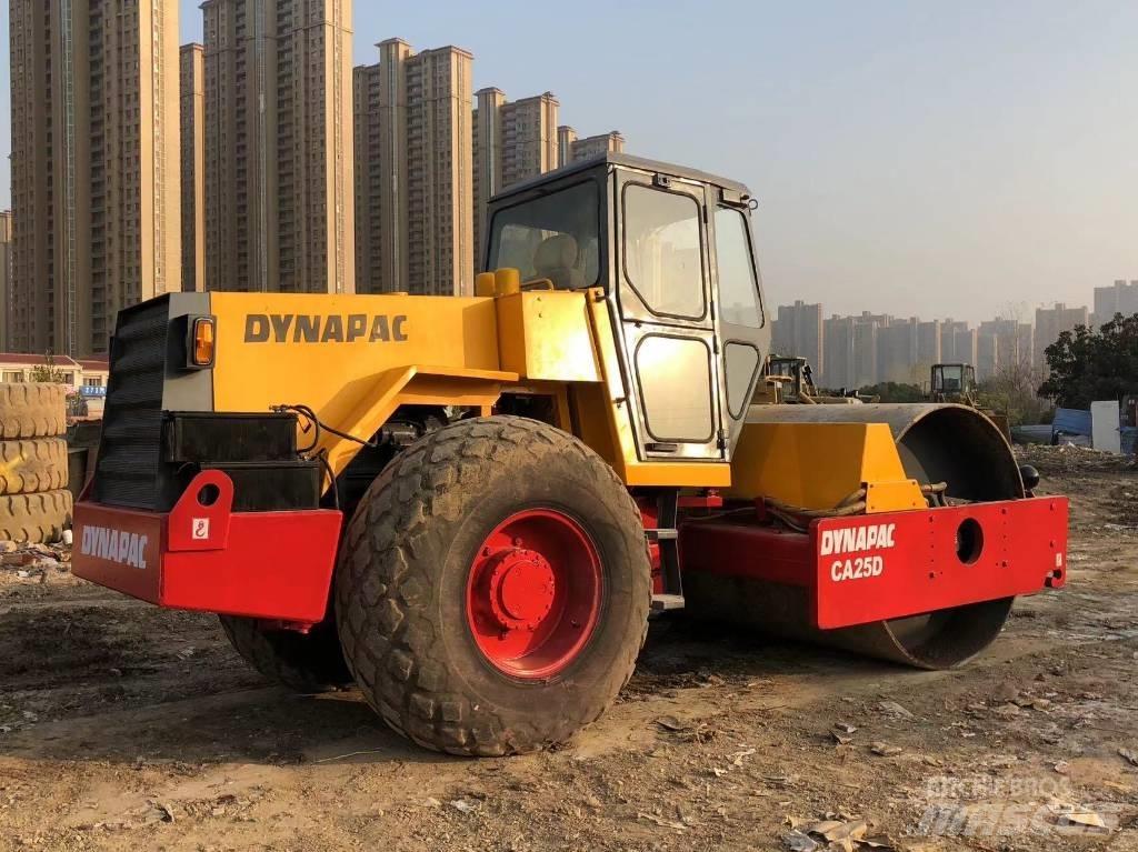 Dynapac CA 25 D 振動ローラ