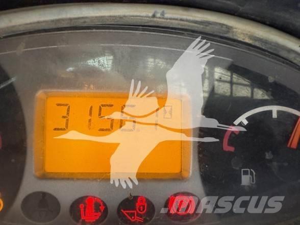 Bobcat T590 スキッドステアローダー