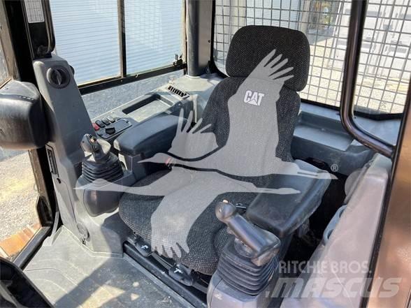 CAT D5K2 LGP ブルドーザー