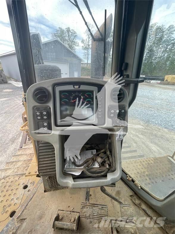 CAT D6T XL ブルドーザー