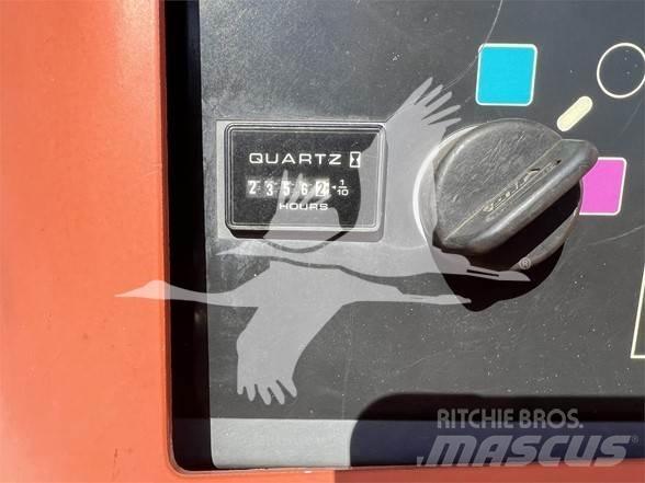 JLG 450AJ ブームリフト　屈伸型