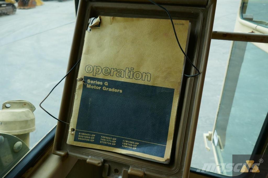 CAT 130G Ex-army モーターグレーダー