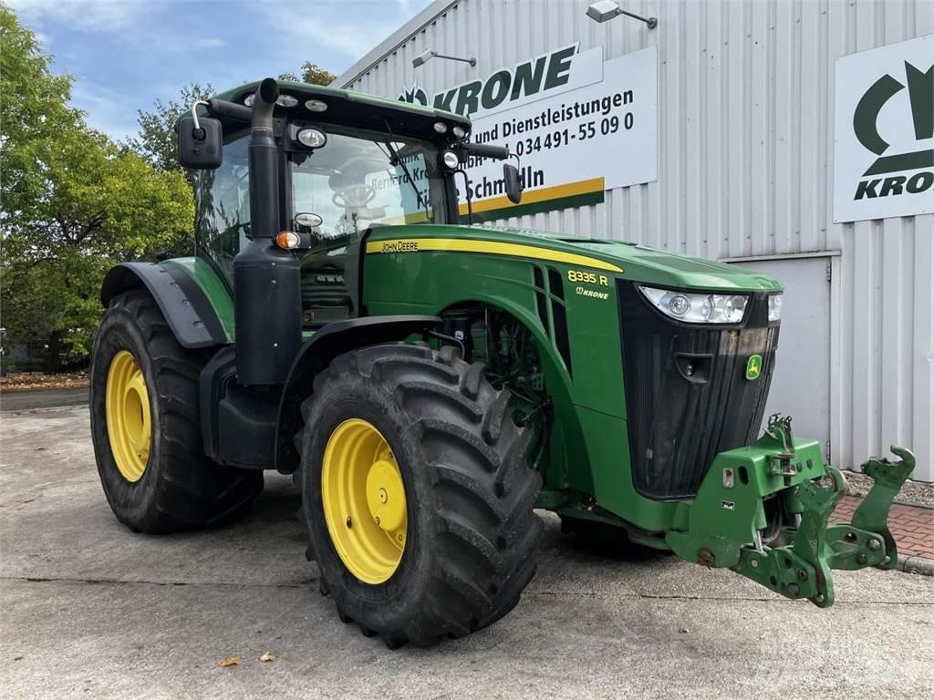 John Deere 8335R トラクター