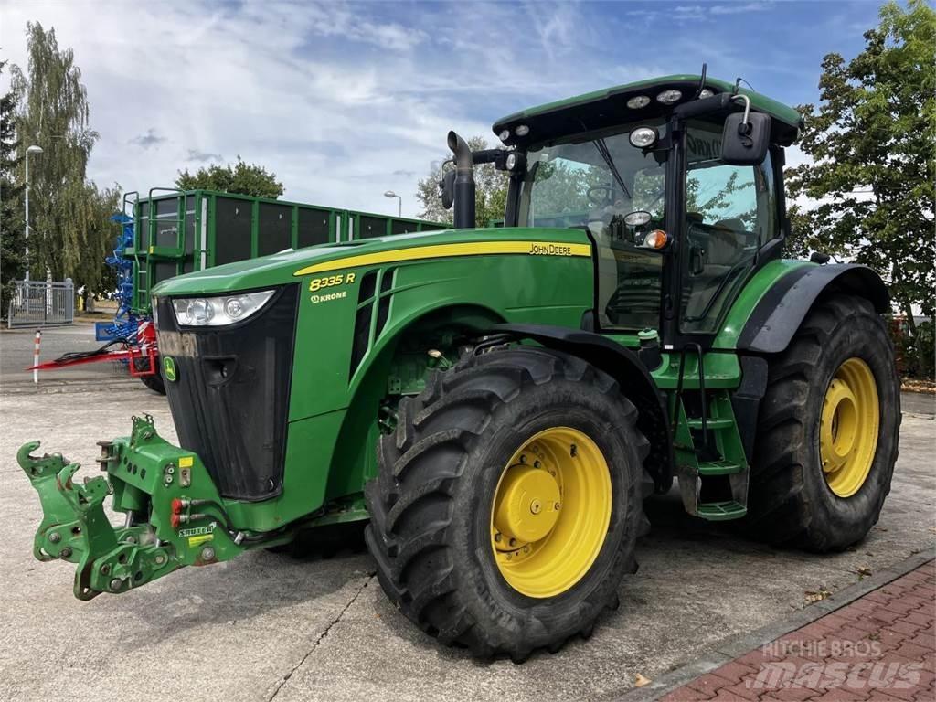 John Deere 8335R トラクター