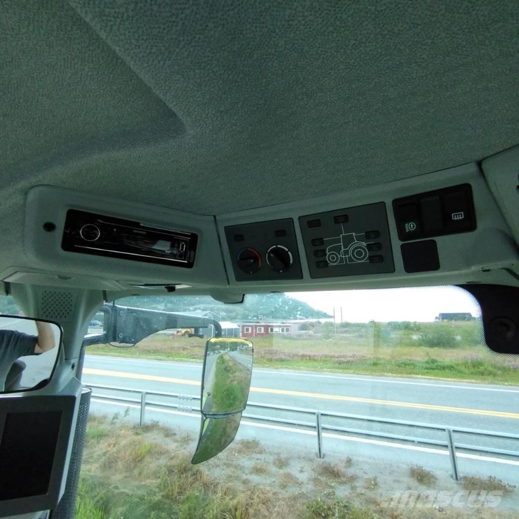 CLAAS Axion 830 トラクター