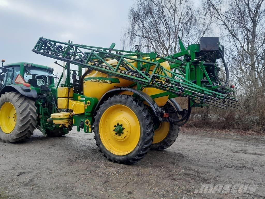 John Deere 840 牽引型スプレイヤー