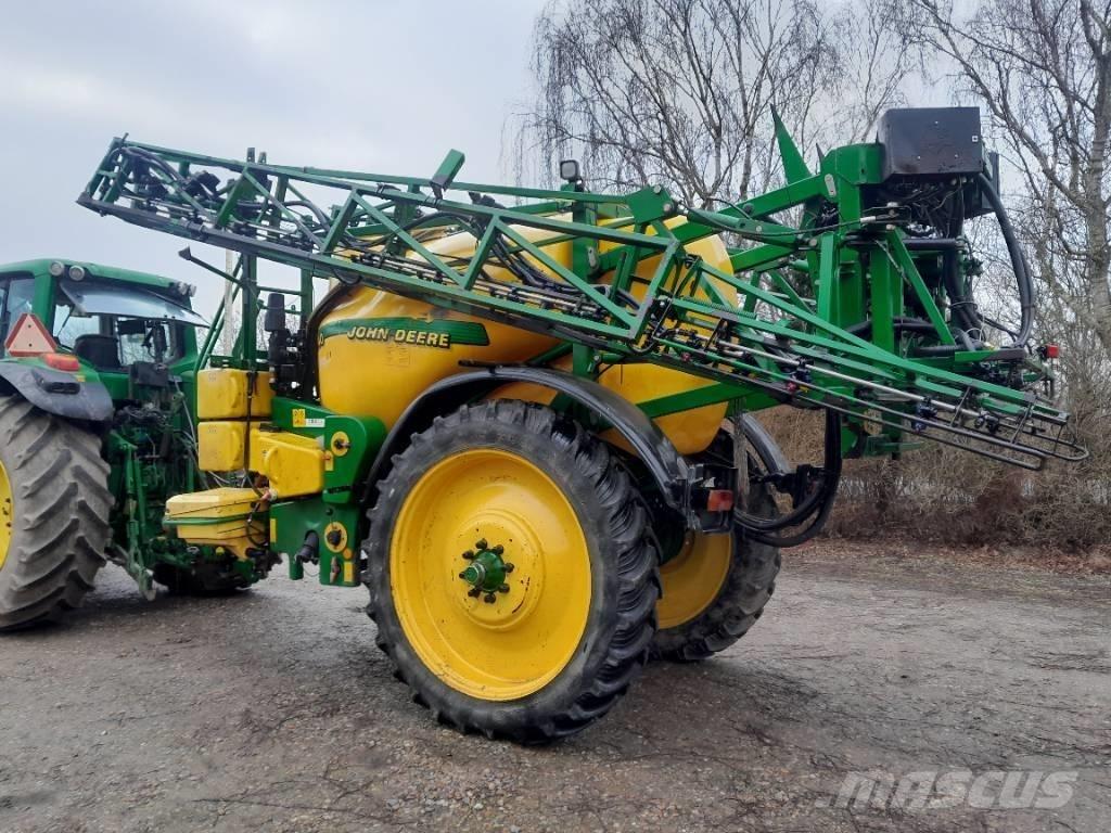 John Deere 840 牽引型スプレイヤー