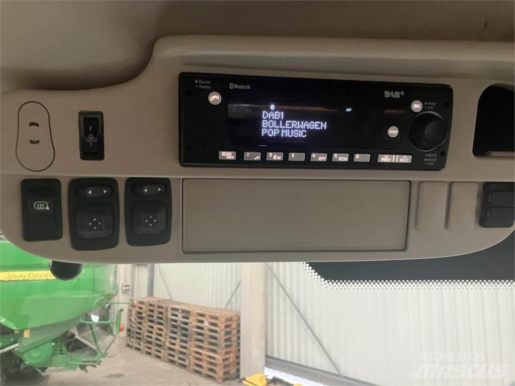 John Deere 6R 215 トラクター