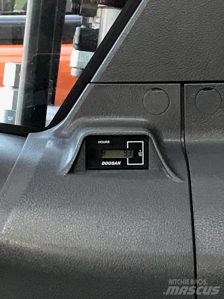 Develon DX 210 W-7 ホイール式油圧ショベル（パワーショベル・ユンボ・バックホー）