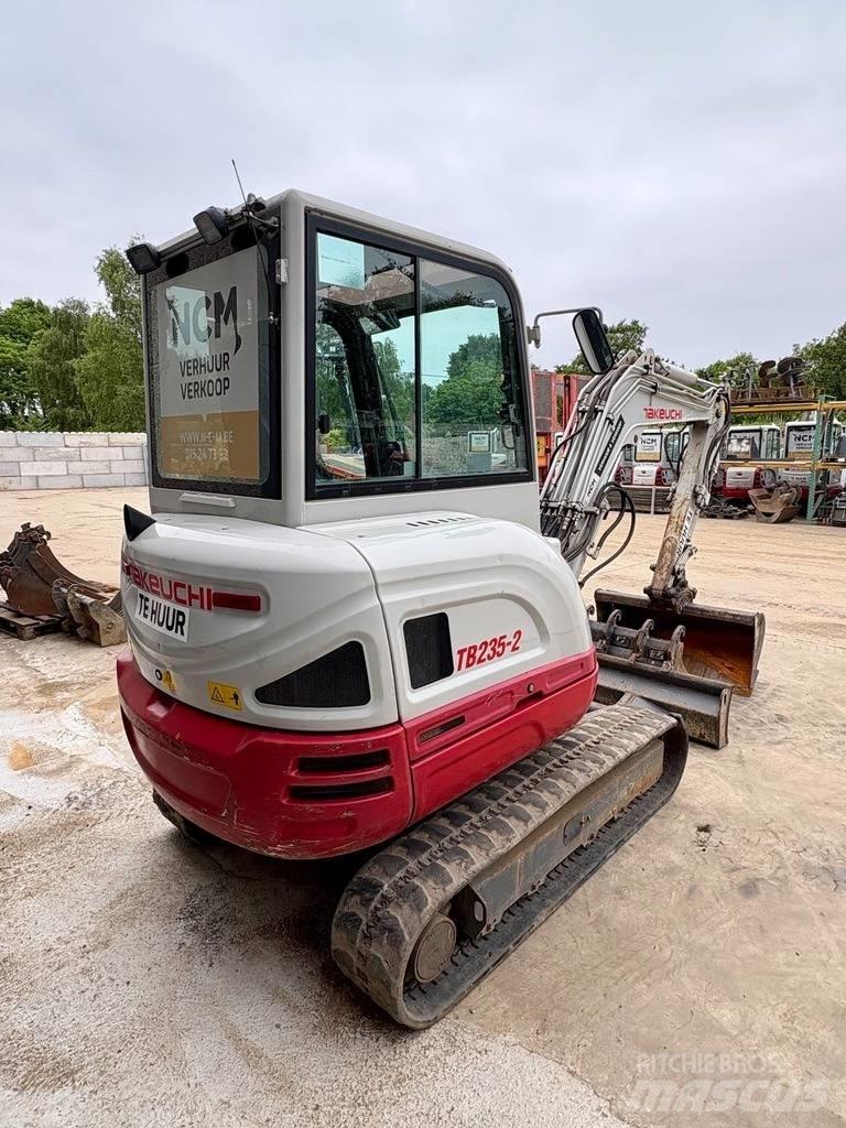 Takeuchi TB 235 ミニ油圧ショベル 7t以下（ミニユンボ・ミニディガー）