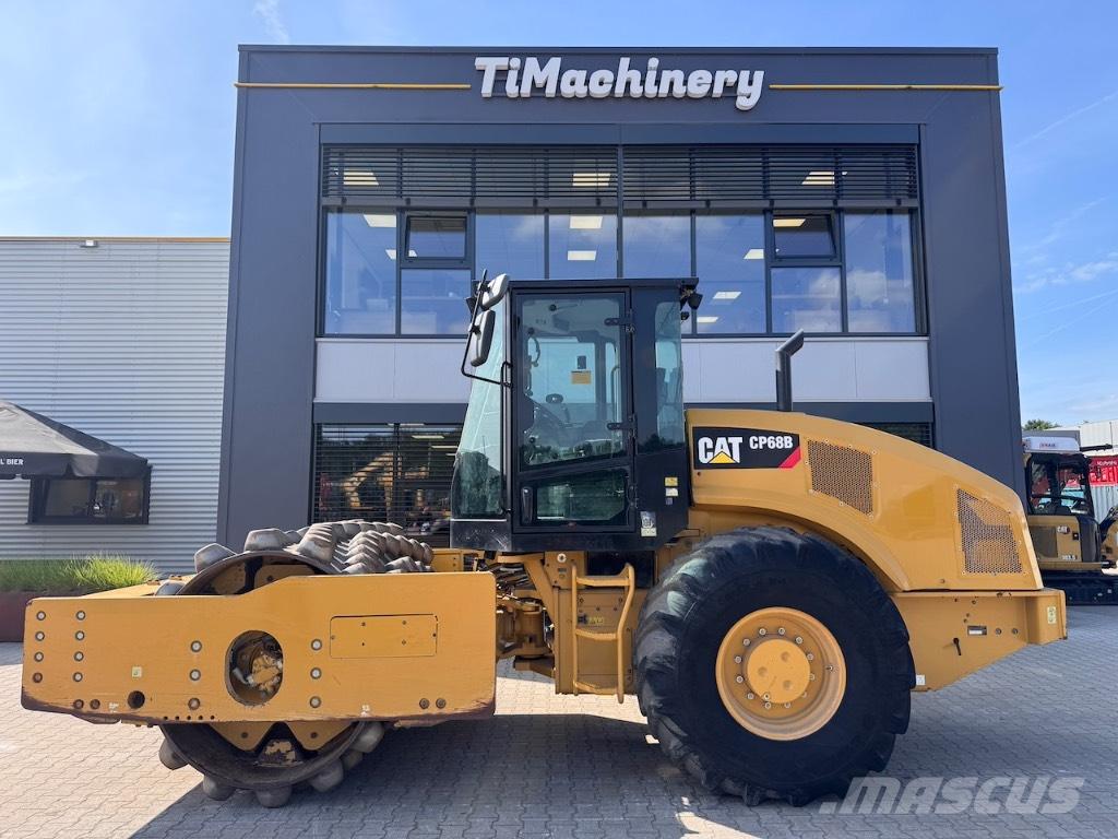 CAT CP 68 B ソイルコンパクター