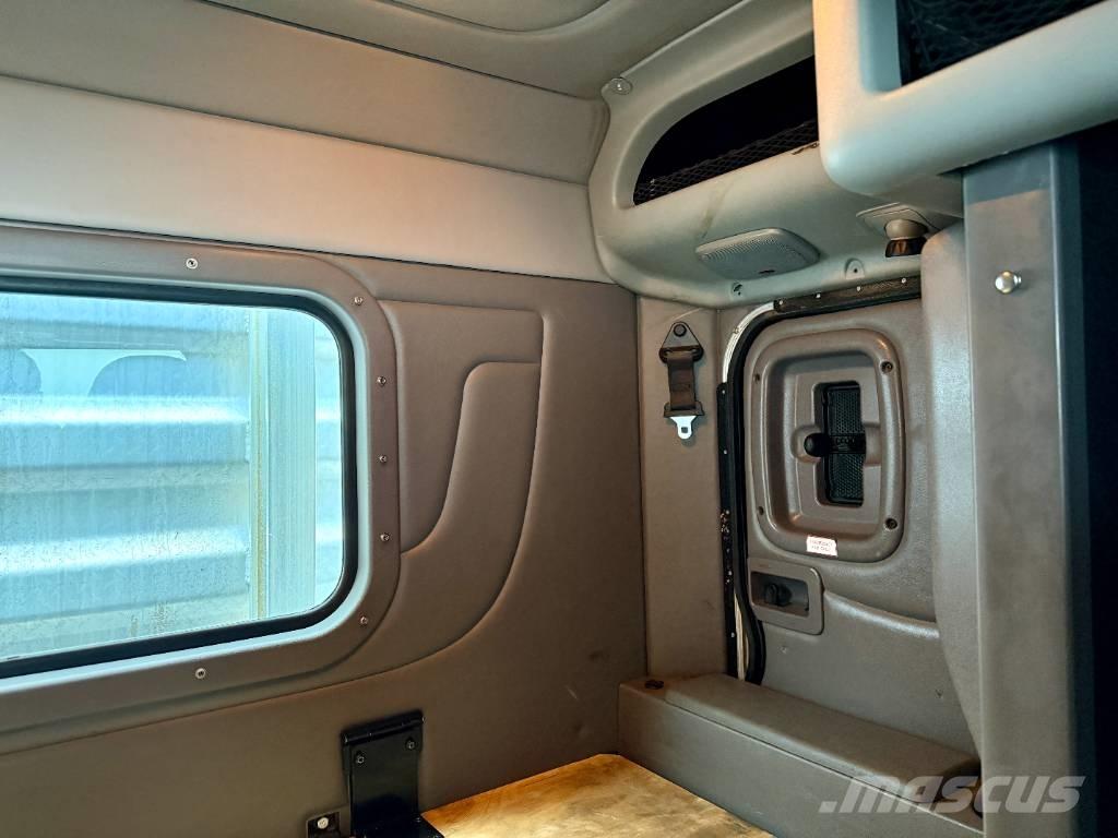 Peterbilt 388 中古トラクターヘッド | トレーラーヘッド