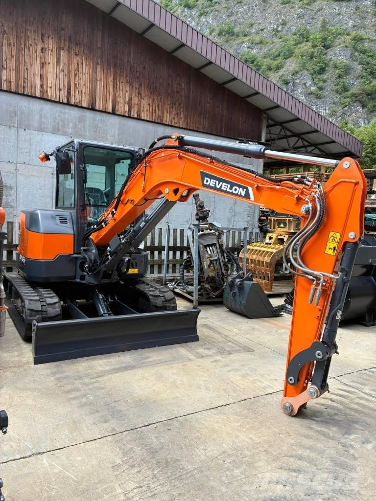 Develon DX 62 R-7 ミニ油圧ショベル 7t以下（ミニユンボ・ミニディガー）