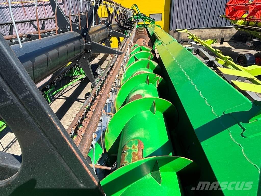 John Deere S 690 i コンバイン