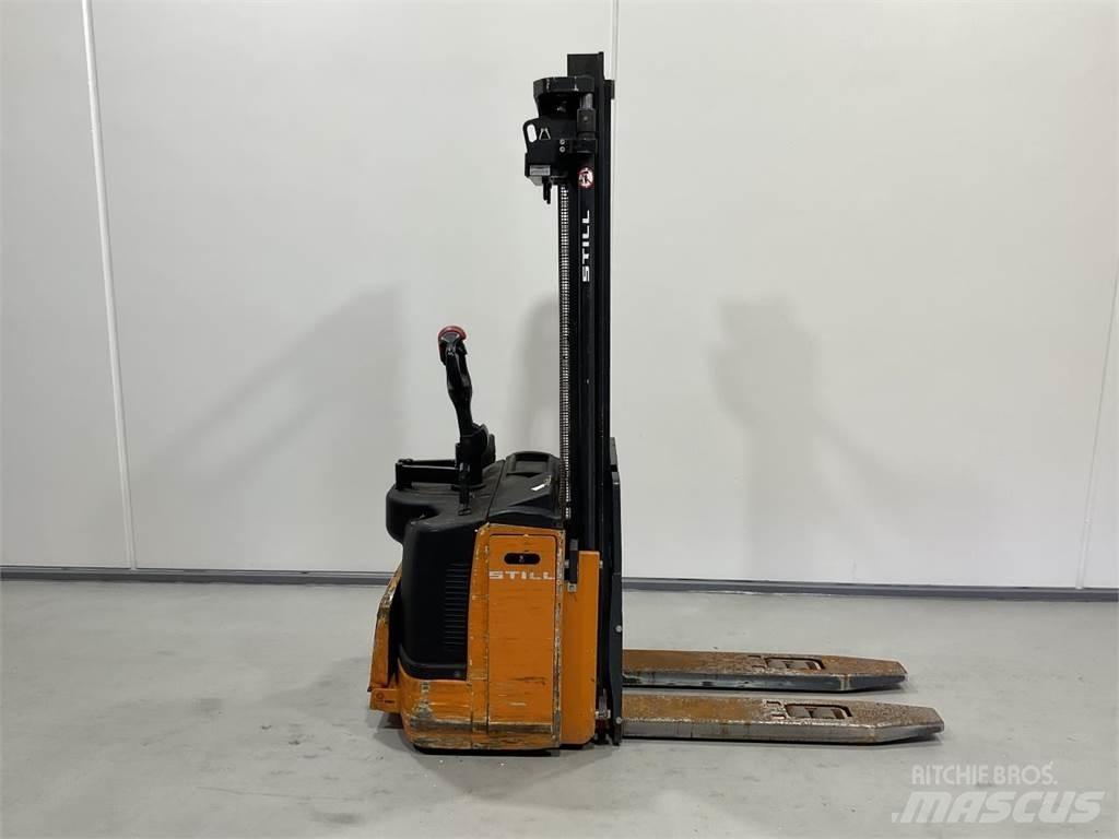 Still EFGV S14 自走式スタッカー