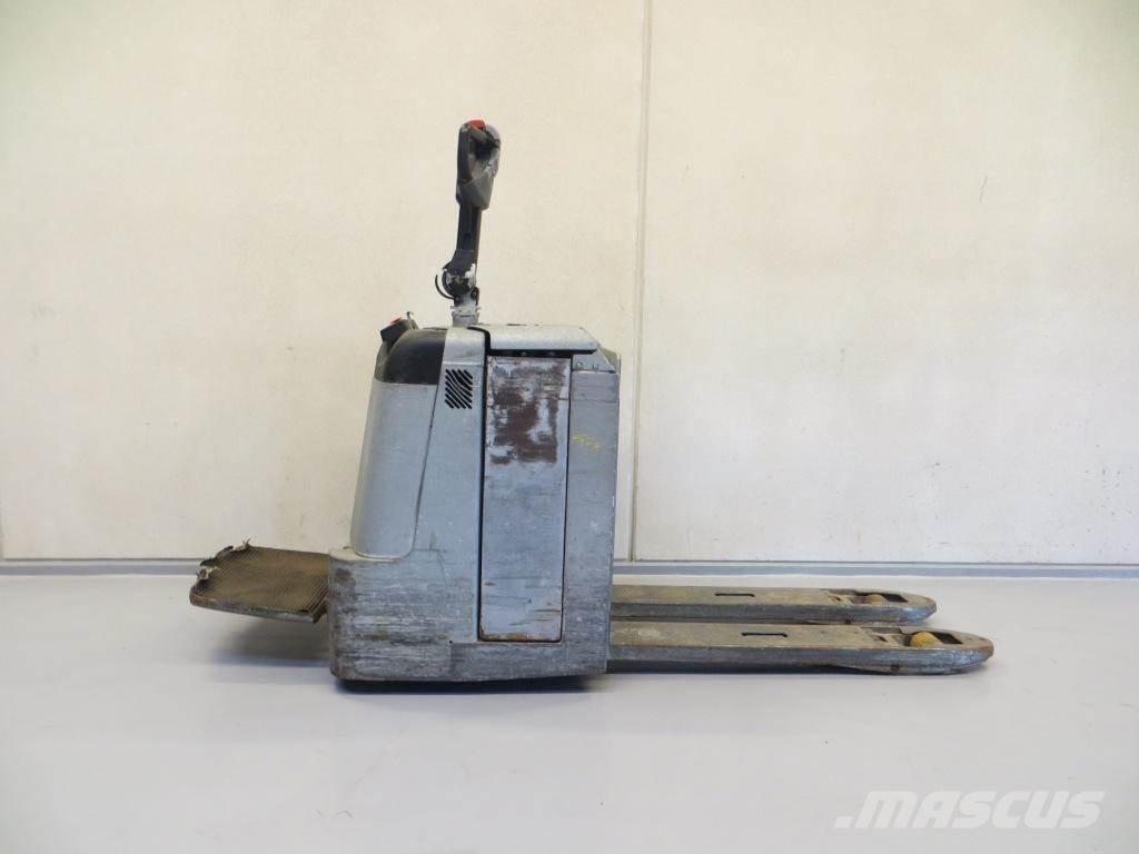 BT LPE240/8 ローリフトとプラットフォーム