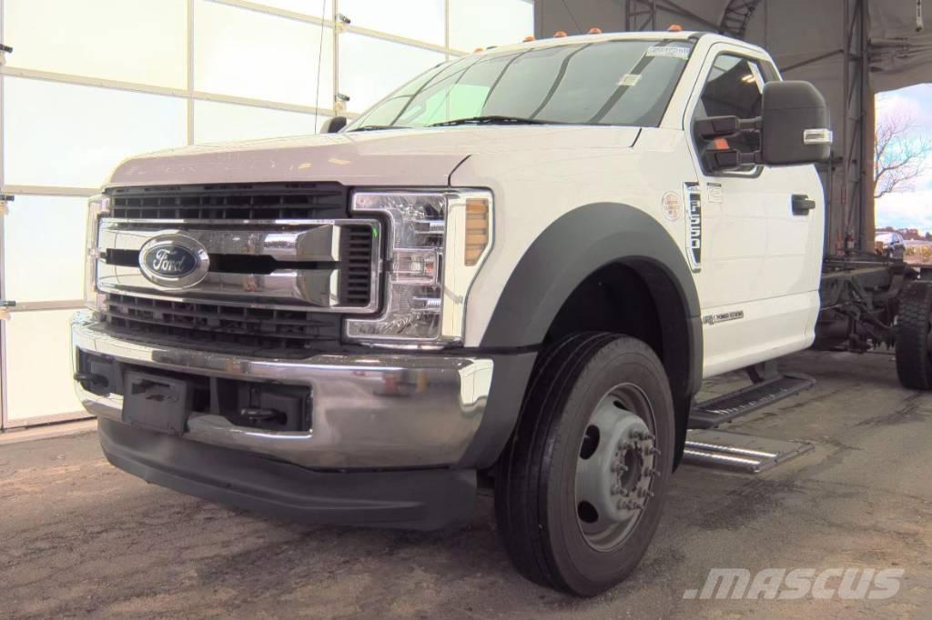 Ford F 550 XLT SD キャブ付きシャーシ