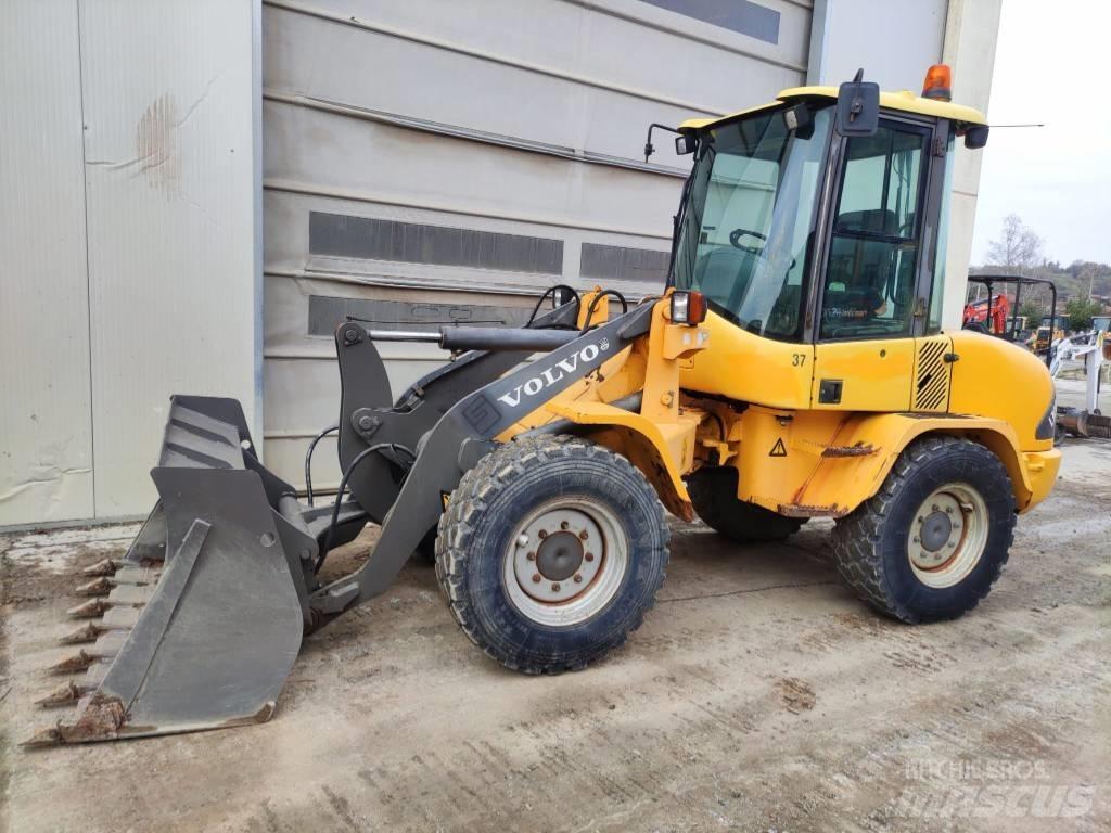 Volvo L 30 B ホイールローダー・タイヤショベル