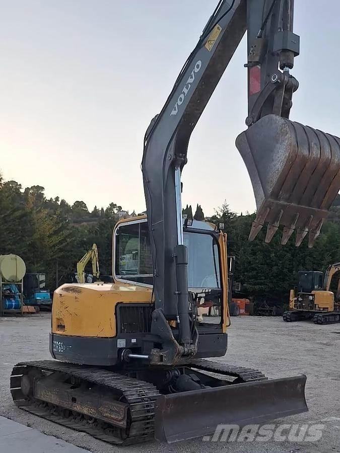 Volvo ECR88PLUS 中型油圧ショベル 7ｔ-12ｔ（ユンボ・パワーショベル・バックホー）