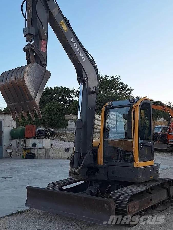 Volvo ECR88PLUS 中型油圧ショベル 7ｔ-12ｔ（ユンボ・パワーショベル・バックホー）