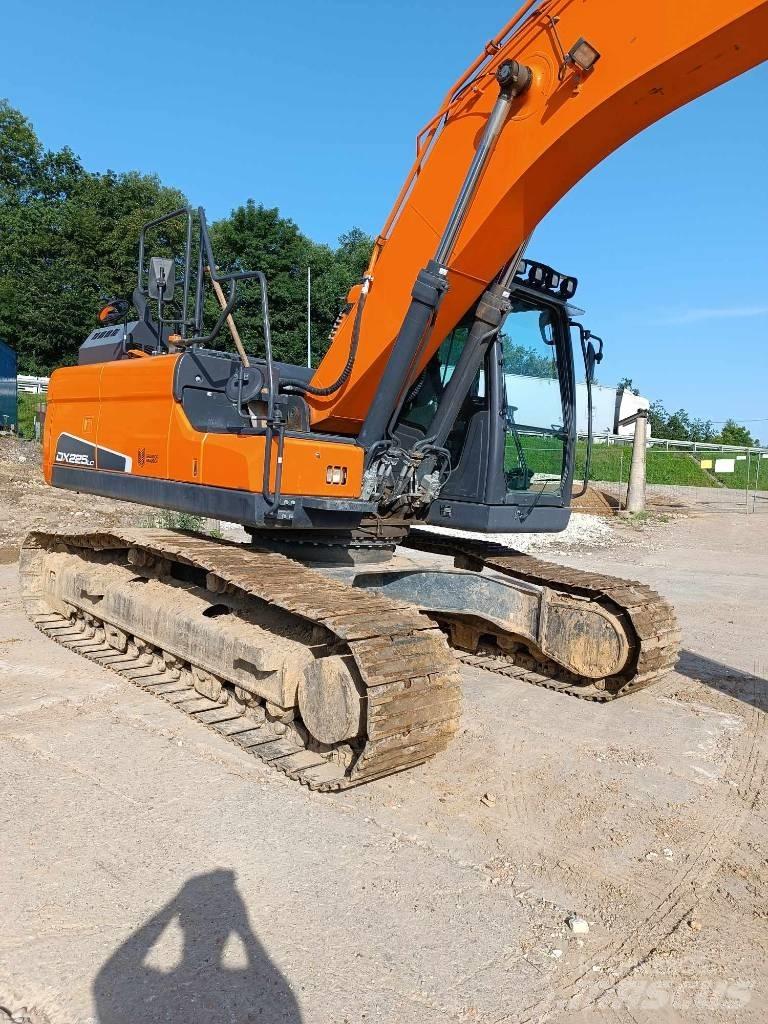 Doosan DX 225 LC-5 大型油圧ショベル12t以上（パワーショベル・ユンボ）