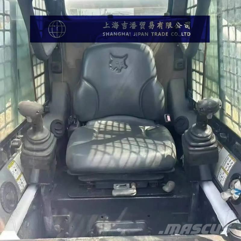 Bobcat S 330 スキッドステアローダー