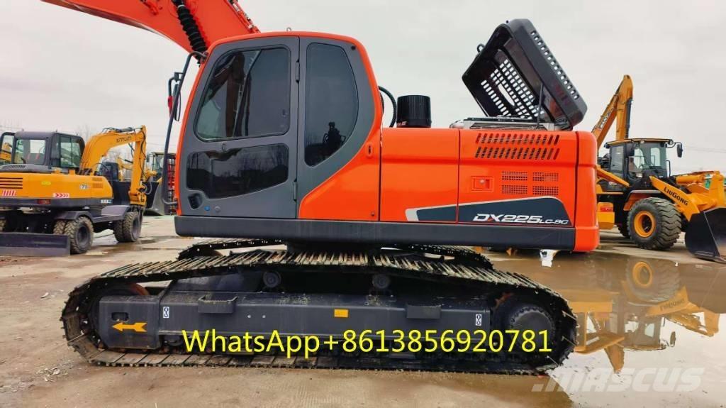 Doosan DX 225 大型油圧ショベル12t以上（パワーショベル・ユンボ）