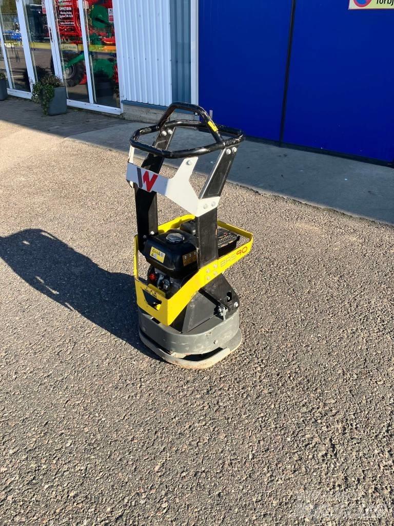 Wacker Neuson BRS 90 プレートコンパクター