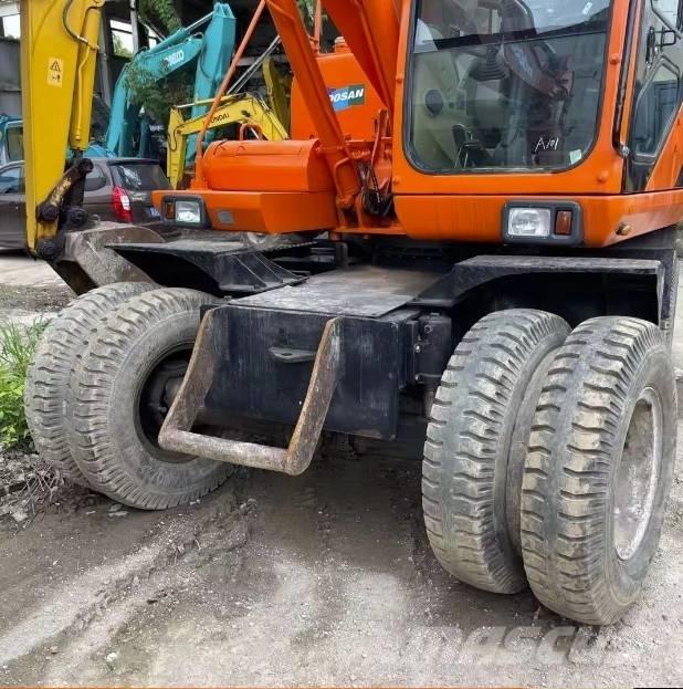Doosan DH150W-7 ホイール式油圧ショベル（パワーショベル・ユンボ・バックホー）
