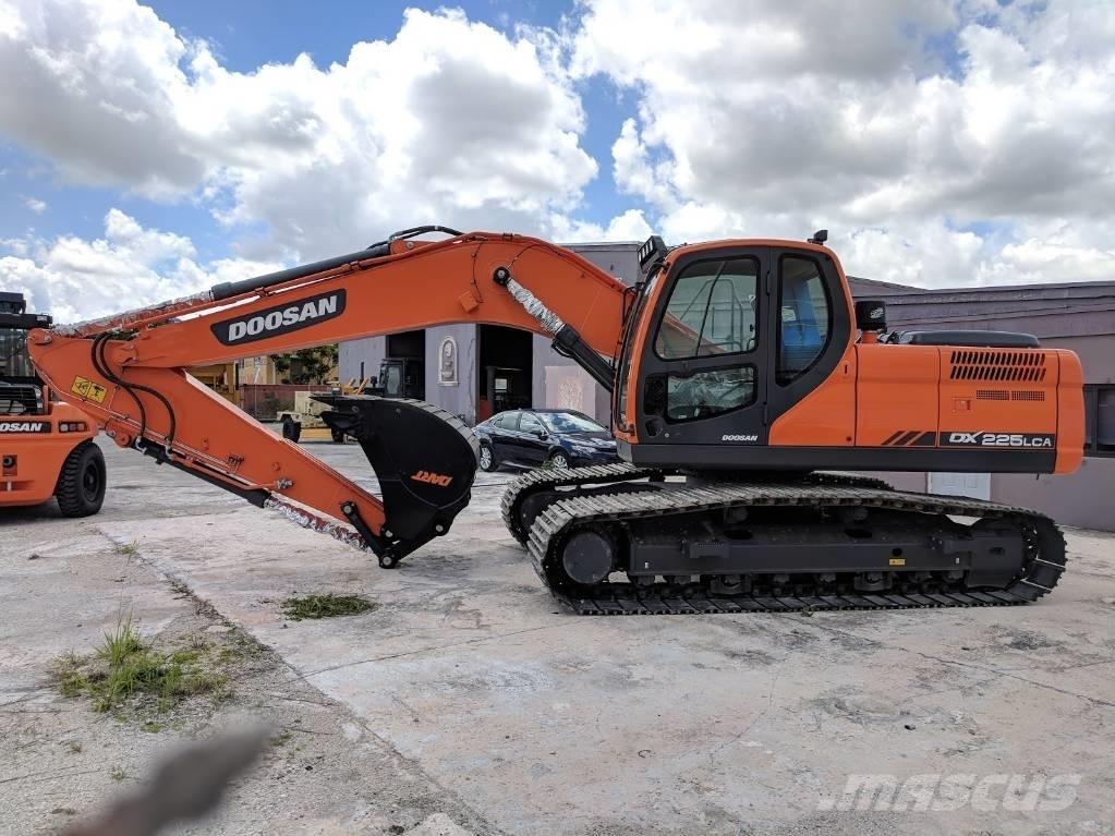 Doosan DX 225 LCA 大型油圧ショベル12t以上（パワーショベル・ユンボ）