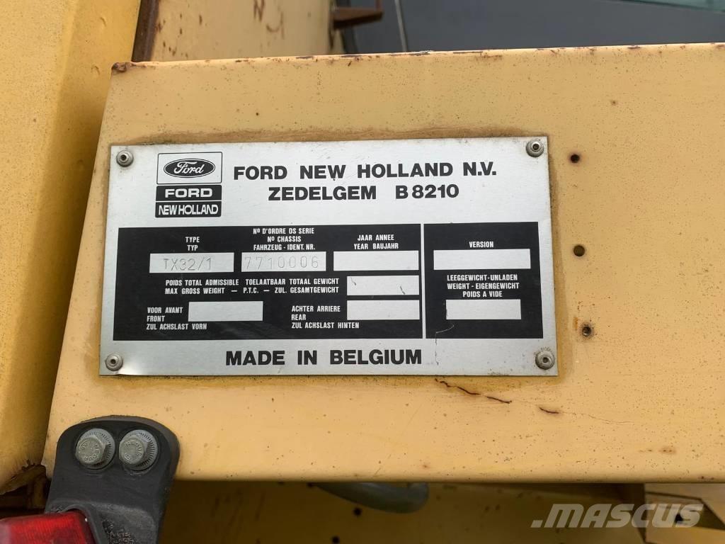 New Holland TX 32 コンバイン