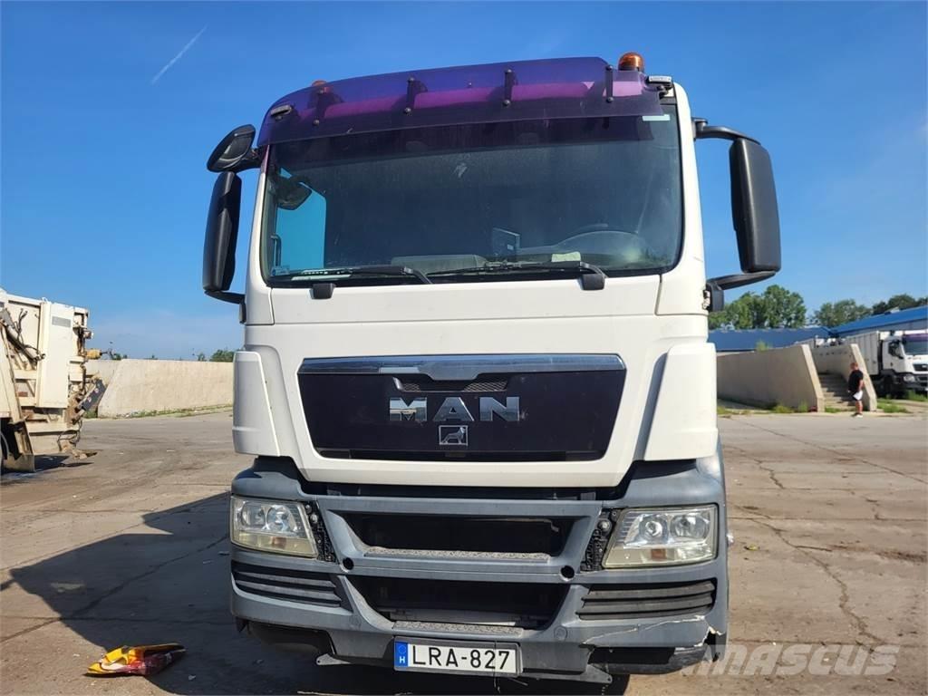 MAN TGS 28.320 6X2 キャブ付きシャーシ