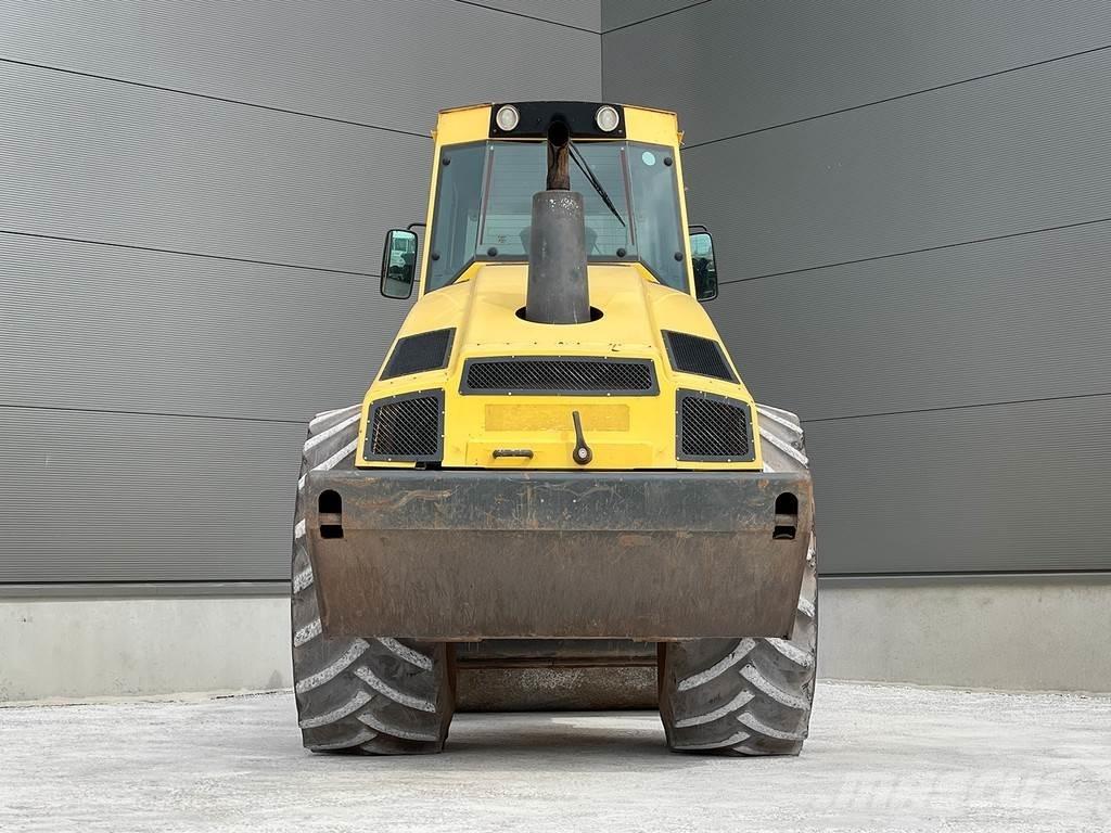 Bomag BW 213 DH-4 振動ローラ