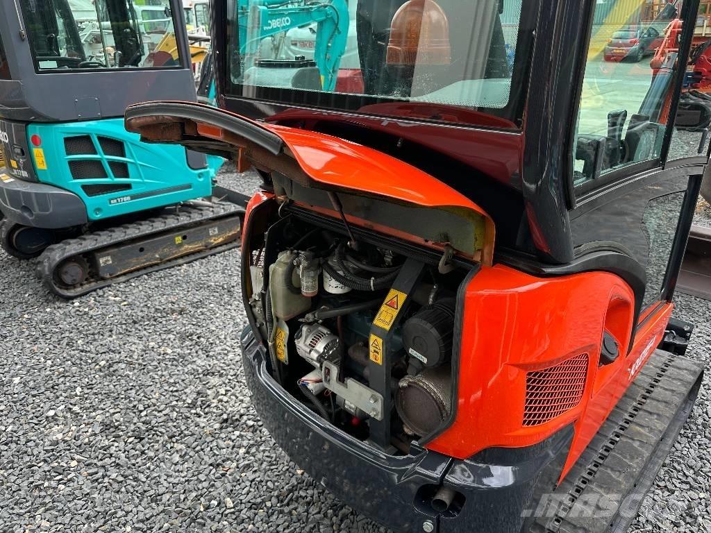 Kubota KX 016-4 ミニ油圧ショベル 7t以下（ミニユンボ・ミニディガー）