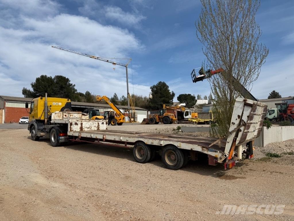 Renault Kerax 車両運搬用トレーラー