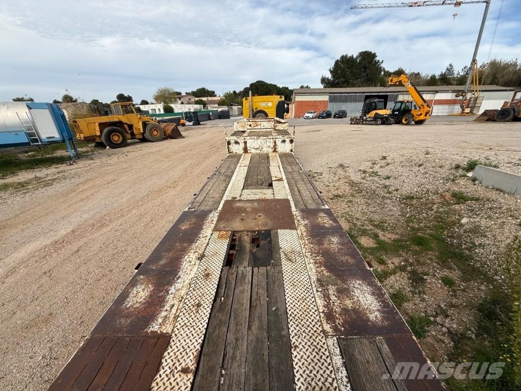 Renault Kerax 車両運搬用トレーラー