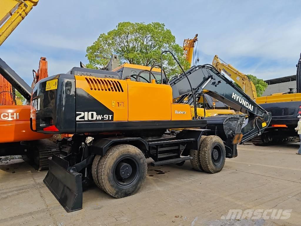 Hyundai R210W-9 ホイール式油圧ショベル（パワーショベル・ユンボ・バックホー）