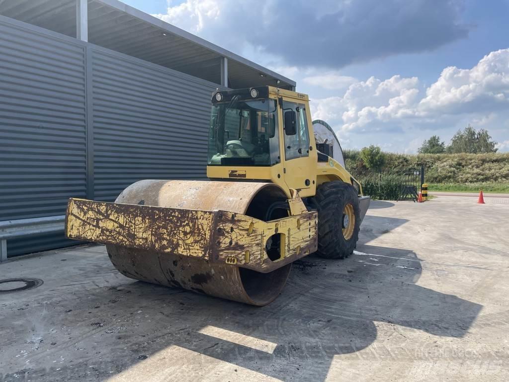 Bomag BW 216 DH-4 振動ローラ