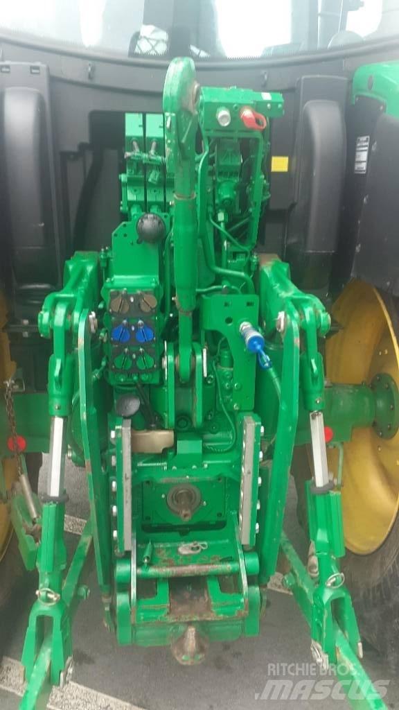 John Deere 6120 R トラクター