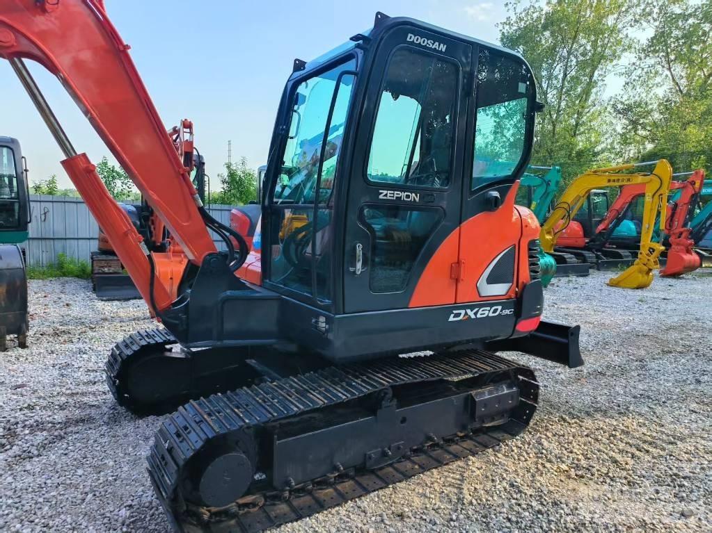 Doosan DX 60 ミニ油圧ショベル 7t以下（ミニユンボ・ミニディガー）