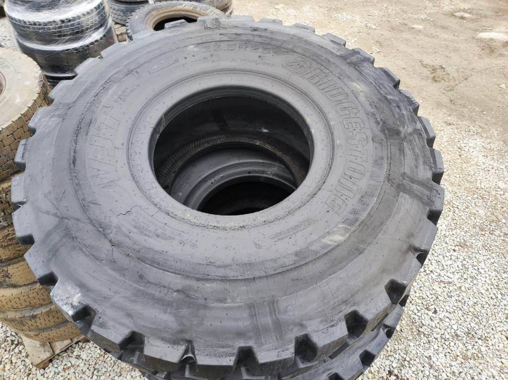 23.5 R25 tires タイヤ、ホイル、リム