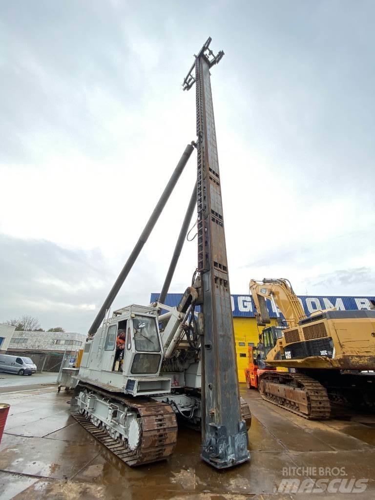 Hitachi KH 150-3 杭打ち機