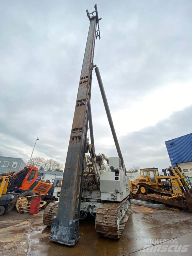 Hitachi KH 150-3 杭打ち機