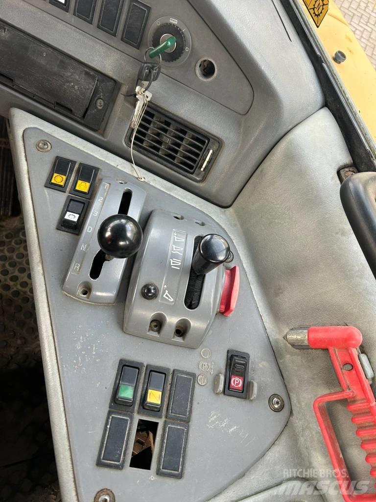 Volvo A 25 D アーティキュレート式ダンプトラック