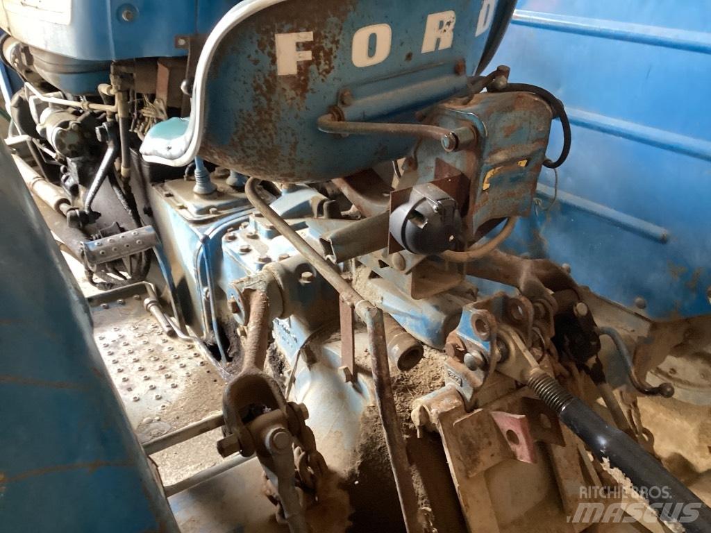 Ford 3000 トラクター