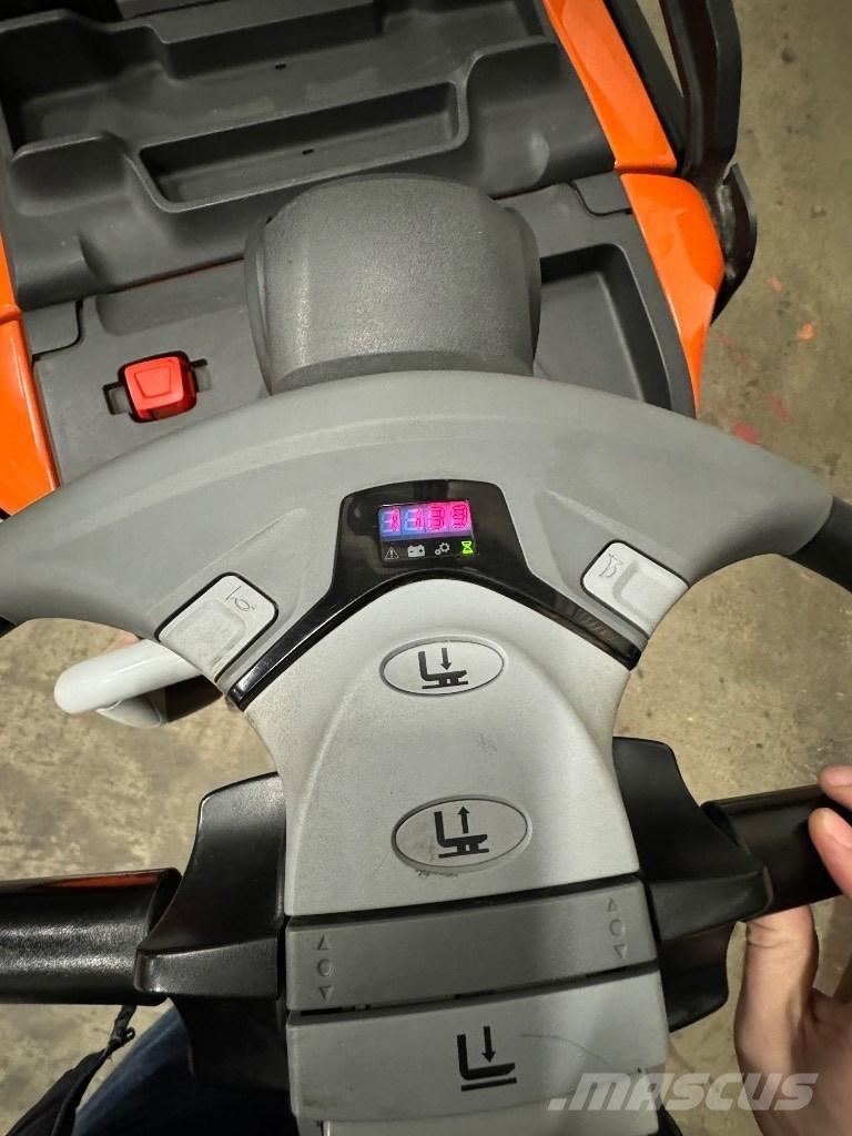 Toyota SPE160L ウォーキンフォークリフト