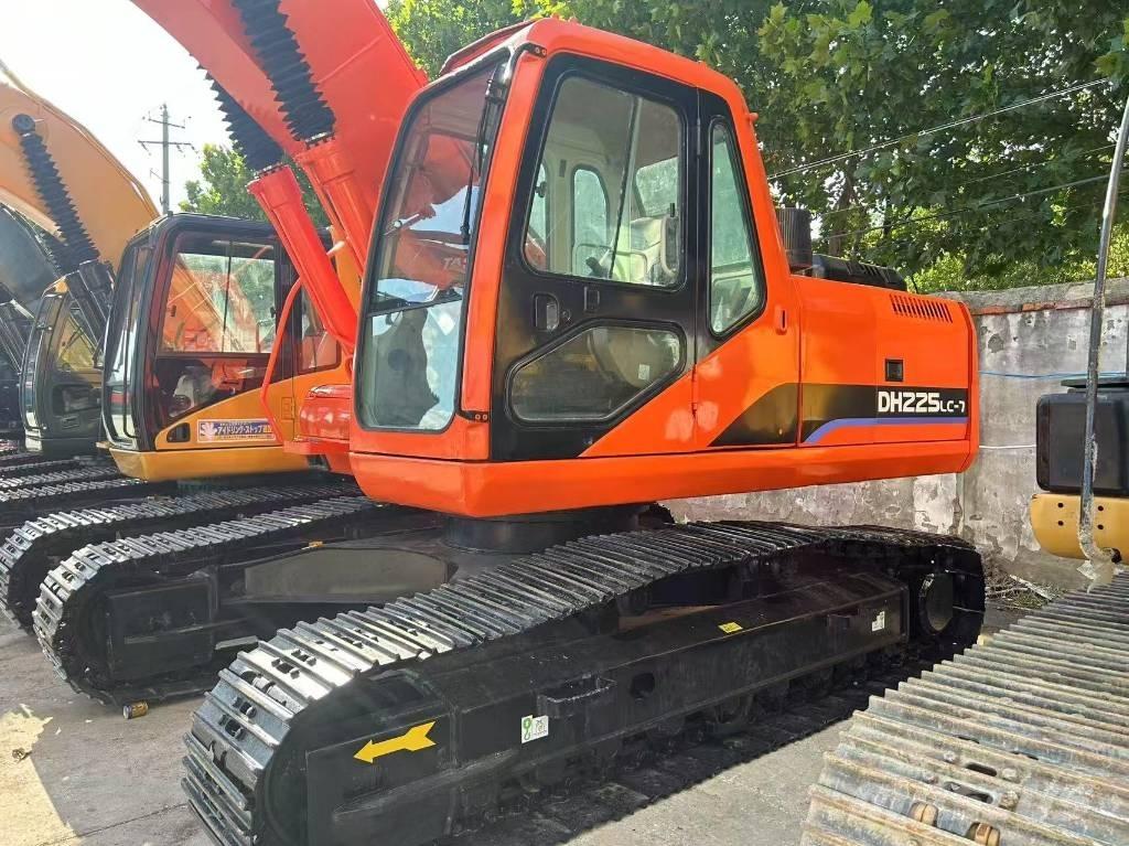 Doosan DH 225 LC-7 大型油圧ショベル12t以上（パワーショベル・ユンボ）