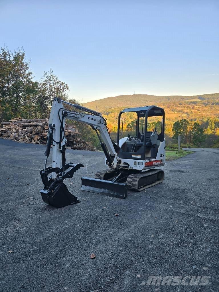Bobcat 325 G ミニ油圧ショベル 7t以下（ミニユンボ・ミニディガー）